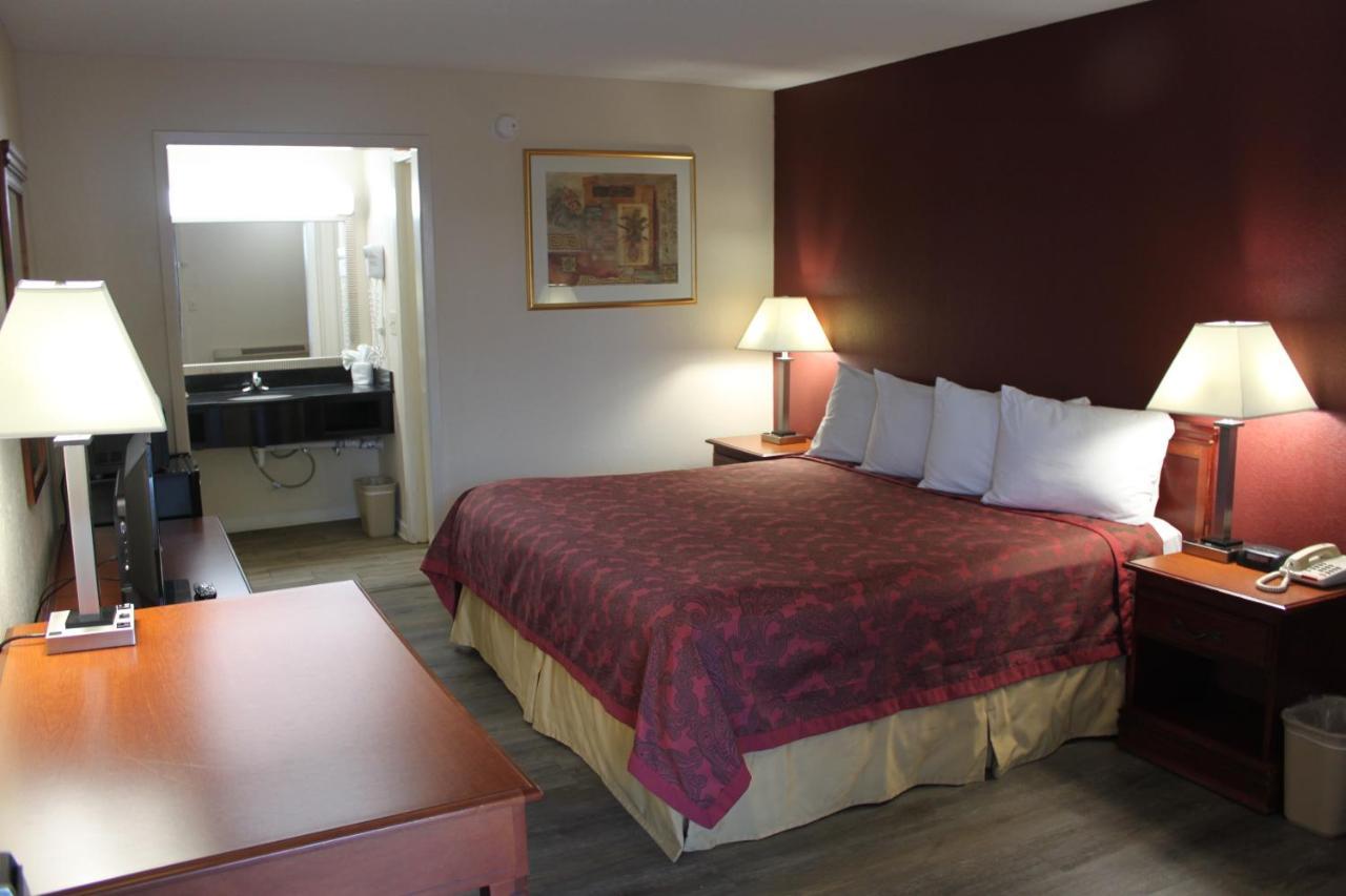 Travel Inn Of Buford Exteriör bild